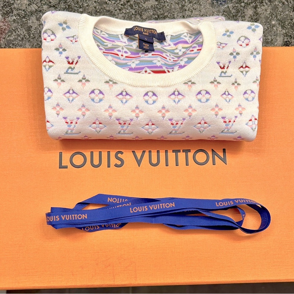 LOUIS VUITTON Limited Ed. White-Multicolor Monogram Sil Blend Top - M/L